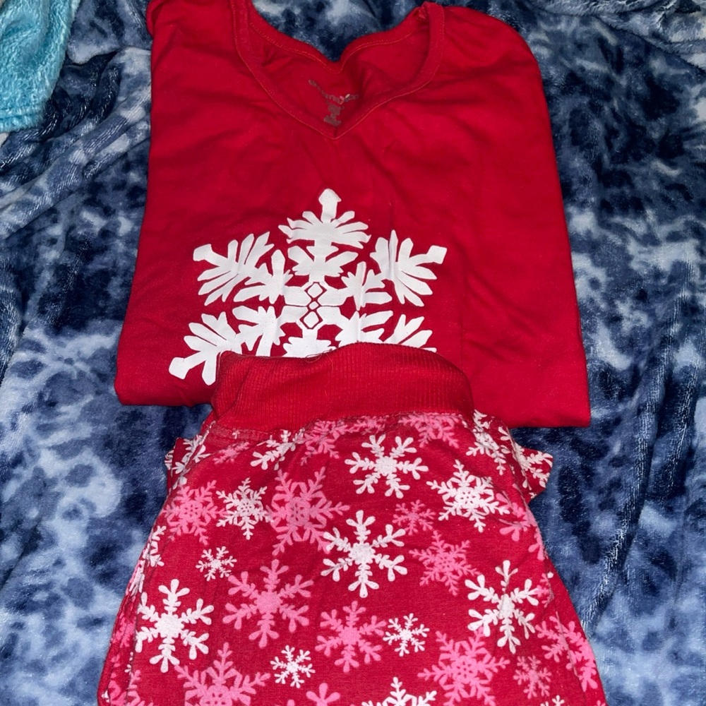 Dreams Co Snowflake long sleeve pajama set. Size 3X.